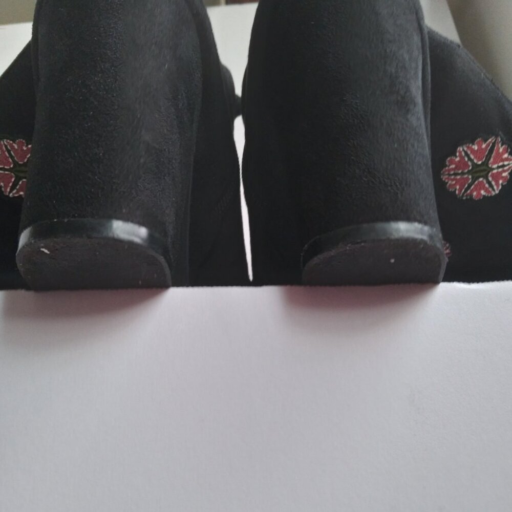 Chinese Laundry 'Briella' Black ThighHigh Suede Boots Floral Embroidery NWOB Sz6 - Picture 6 of 9